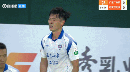 面对面对喷！广州豹外援与石家庄功夫球员发生口角，对骂起来