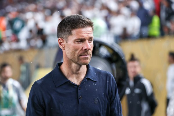 马卡：皇马准备比赛  利物浦，阿隆索效仿穆里尼奥不在赛事  场地进行练习